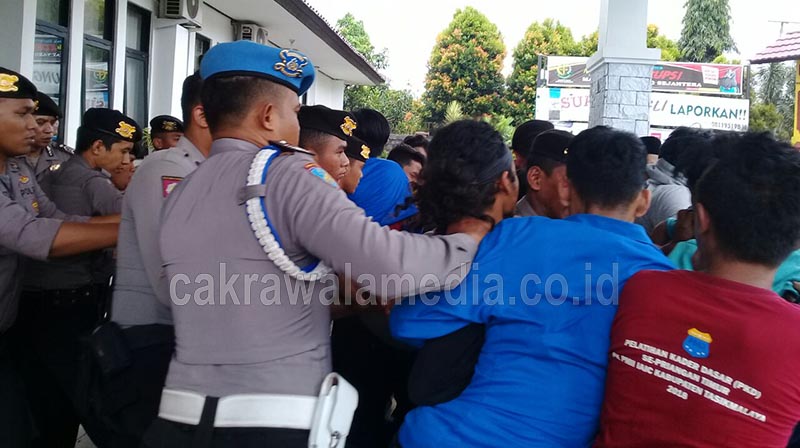Tuntut Selesaikan Kasus Dugaan Gartifikasi Mobdin, Aksi PMII Diwarnai Bentrok Dengan Polisi