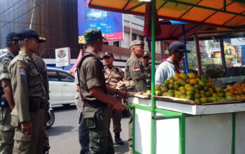 Ditertibkan Satpol PP, PKL di Hazet Kota Tasik Pilih Kucing-kucingan