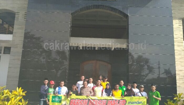 Sambut Ramadhan, PCNU dan Polisi di Pangandaran Bersih -Bersih Masjid