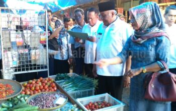 Wabup Pangandaran Lakukan Sidak Sembako di Pasar Pananjung Jelang Ramadhan