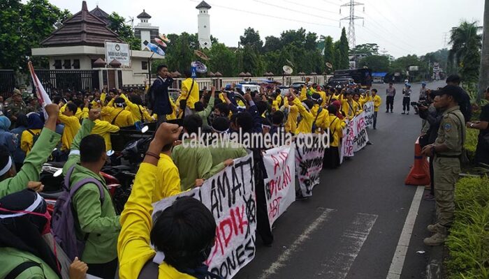 Peduli Buruh, Ratusan Mahasiswa di Kota Tasik Gelar Aksi Solidaritas