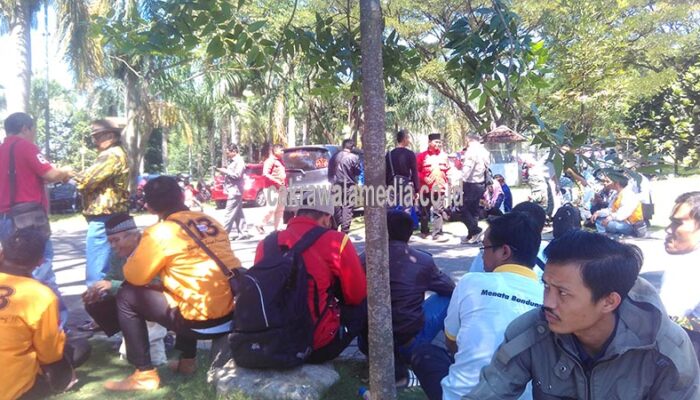 Telat, Para Pendukung Pasangan Cabup KBB Terlunta-lunta