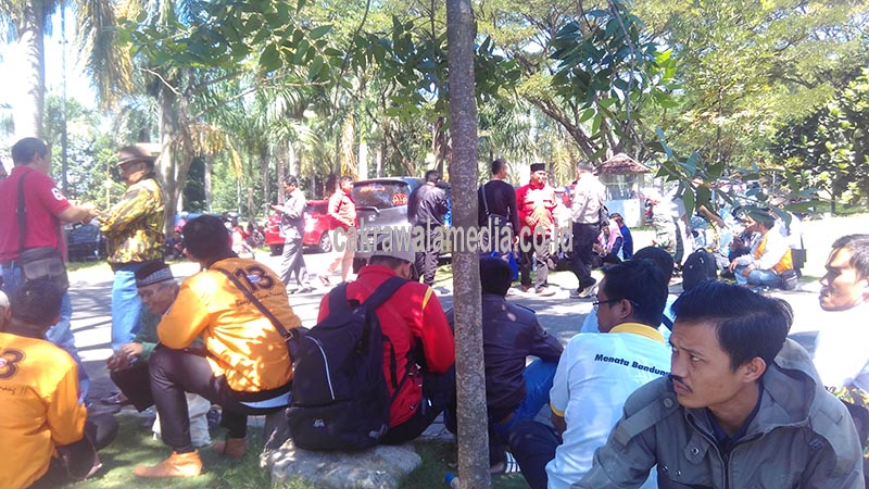 Telat, Para Pendukung Pasangan Cabup KBB Terlunta-lunta