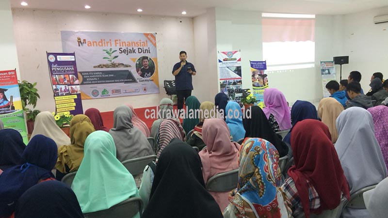Tumbuhkan Minat Bisnis Sejak Dini, BEC BSI Tasik Gelar Seminar Enterpreneur