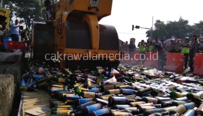 Polres Ciamis Musnahkan 8.485 Botol Miras dan 661 Oplosan