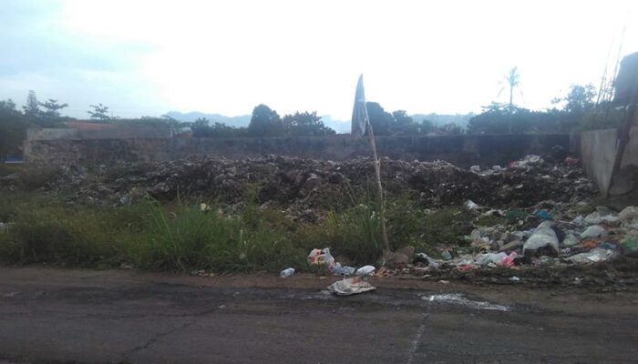 Bau Menyengat Di Gedong Lima Ganggu Masyarakat dan Pengendara yang Lewat