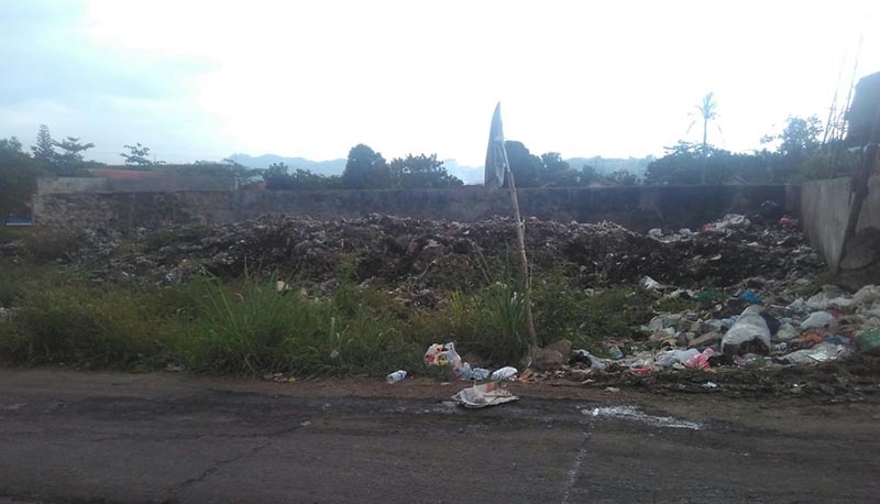 Bau Menyengat Di Gedong Lima Ganggu Masyarakat dan Pengendara yang Lewat