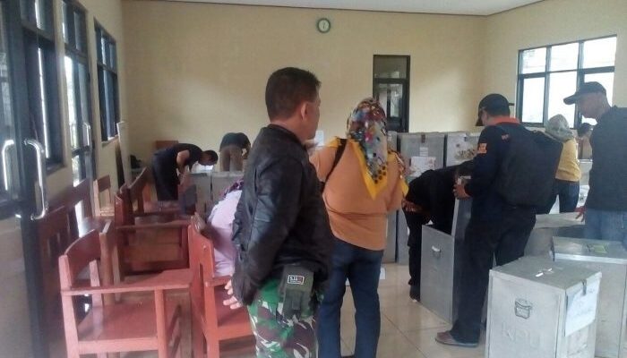 Deden Nurul Hidayat : H-2 , Logistik Pilgub Jabar Harus Sudah Ada di PPS