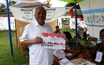 Nyoblos di TPS 5, Wakil Bupati Adang Hadari Naik Sepeda Motor