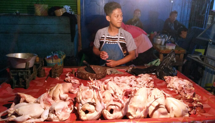 Harga Daging Ayam Naik, Pedagang Merugi Hingga 50 Persen