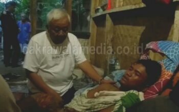 Wabup Adang Hadari Jenguk Korban Tertabrak Mobil Dinas Satpol PP