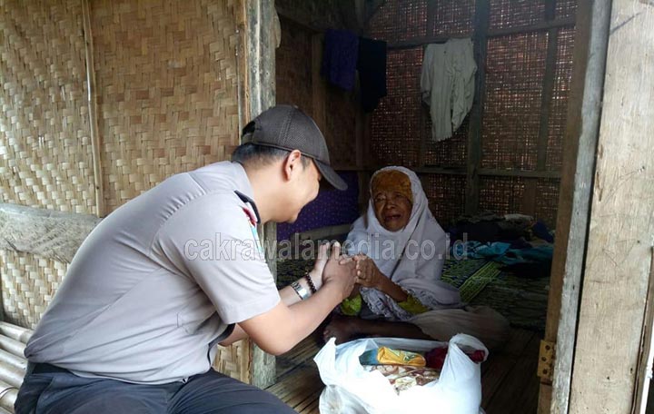 Sejumlah Polisi Datangi Rumah Gubuk Nenek Renta dan Ini Yang Terjadi