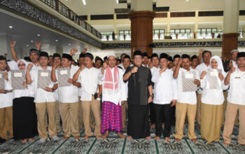 Wabup Tasikmalaya Serahkan SK Penugasan Kepada Tenaga Honorer K-2 di Lingkungan Pemkab Tasik