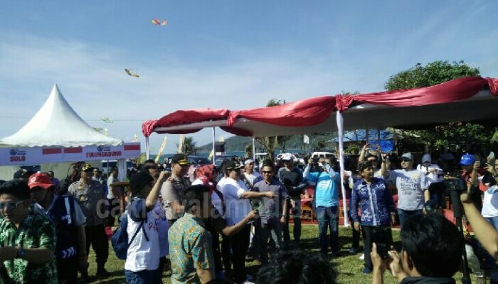 Bupati Jeje Buka Acara Pangandaran Internasional Kite Festival 2018