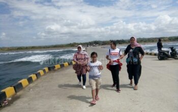 Dermaga Bojes Pangandaran Jadi Ajang Tempat Selfi Wisatawan