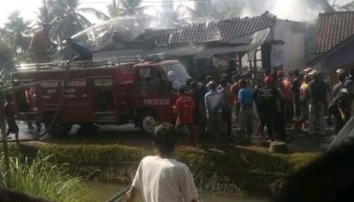 Warung Kelontong Ludes Dilahap si Jago Merah