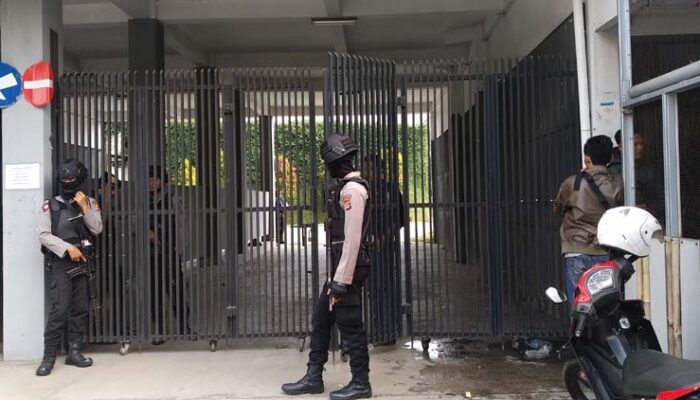 Densus Geledah Terduga Teroris di Hotel Syar’i