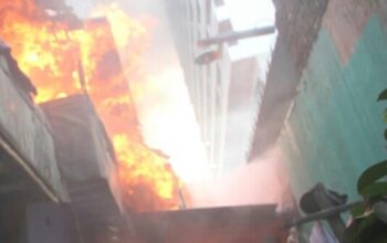 Panik, Satu Rumah Terbakar di Kawasan Padat Penduduk