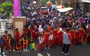 Wujud Cinta Indonesia, Ribuan Warga Nasol Ikuti Gerak Jalan Santai HUT RI 73