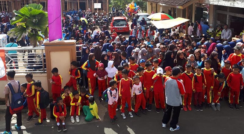 Wujud Cinta Indonesia, Ribuan Warga Nasol Ikuti Gerak Jalan Santai HUT RI 73
