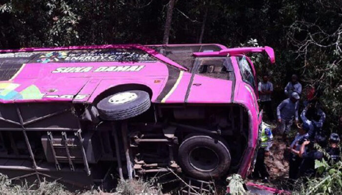 Bus Rombongan Pelajar SMK Terjun ke Jurang di Magetan