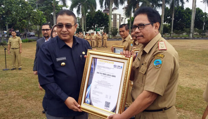 Empat Kadis Terima Sertifikat SNI ISO 9001-2015