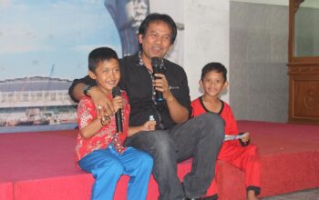 Bantu Pulihkan Trauma Korban Gempa Palu, KPAID Ajak Belasan Anak Bermain di Pemandian Ampera Waterpark