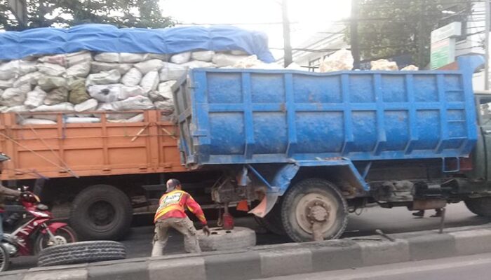Truk Bayawak Kerap Sebabkan Macet Jalur Padalarang-Cianjur
