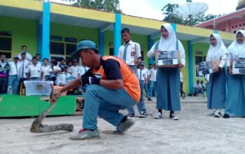 Saat Jaka Si Pawang Ular, Galang Dana Peduli Tsunami Palu di Sekolahnya