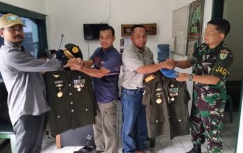 Dihujat Netizen ” Panglima ” itupun Serahkan Baju PDUPnya Ke Kodim 0612 Tasikmalaya