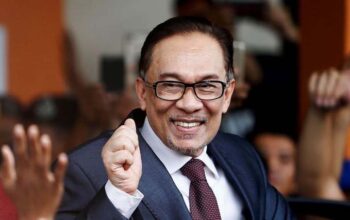 Anwar Ibrahim Selangkah Lagi Jadi PM Malaysia