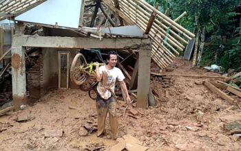 Enam Rumah di Kampung Wangun Kec. Culamega Hancur