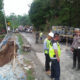 Macet 3 Km, Tebing Jalur Gentong Longsor