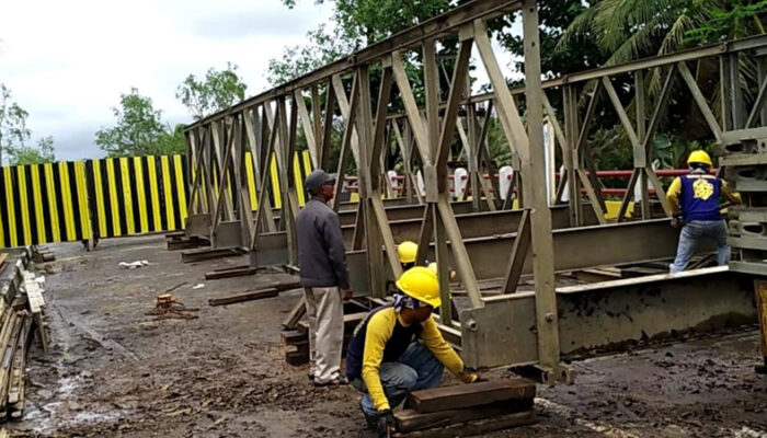 Pembangunan Jembatan Bailey Tak Sesuai Target