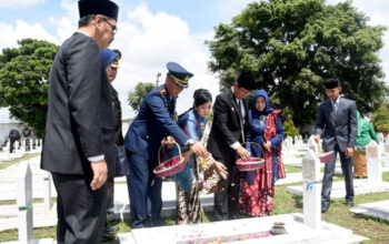Peringati Hari Pahlawan, Danlanud Ziarah ke TMP
