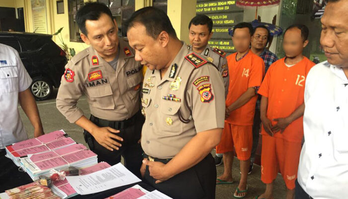 Diduga Korupsi, Dua Mantan Kades di Sukaratu Ditahan Polisi