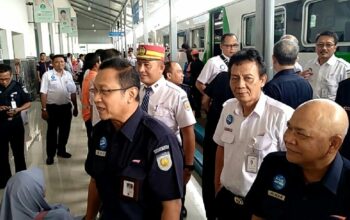 Jelang Natal dan Tahun Baru, Dirut PT KAI Lakukan Inspeksi ke Lapangan