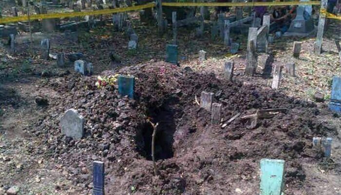 Heboh, Dua Hari Dimakamkan, Tali Pocong Bocah ini Raib