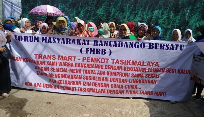 Merasa Tak Dihargai, Ratusan Warga Geruduk Transmart