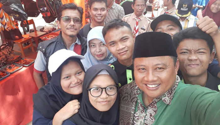 Jika Berselvie, Wagub Peringatkan Siswa Tidak Gunakan Simbol jari
