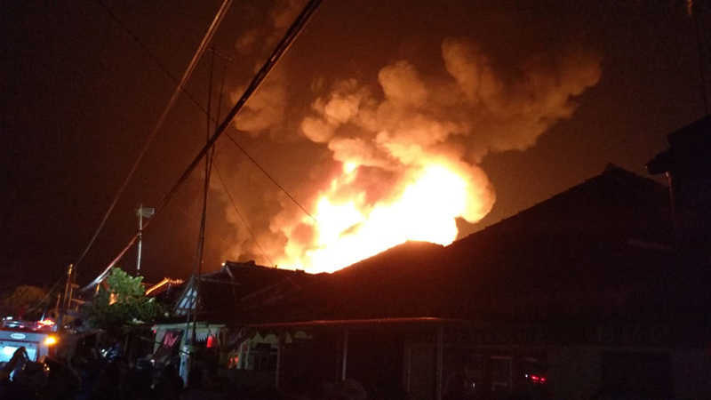 Kampung ABR Cikurubuk di Sulap Jadi Lautan Api 