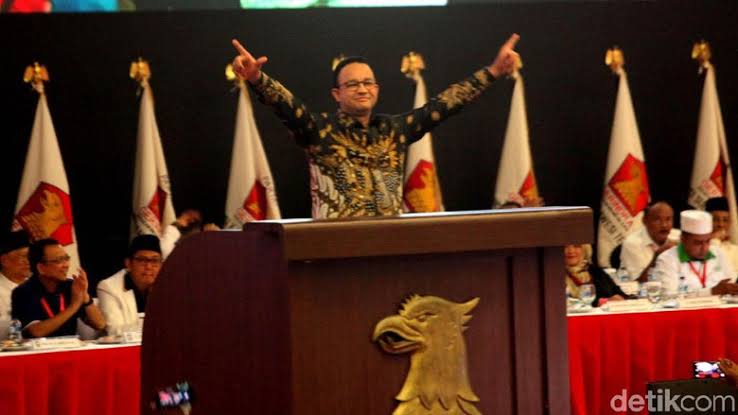 Pose "Salam Dua Jari" Anies Yang Menuai Kontroversi