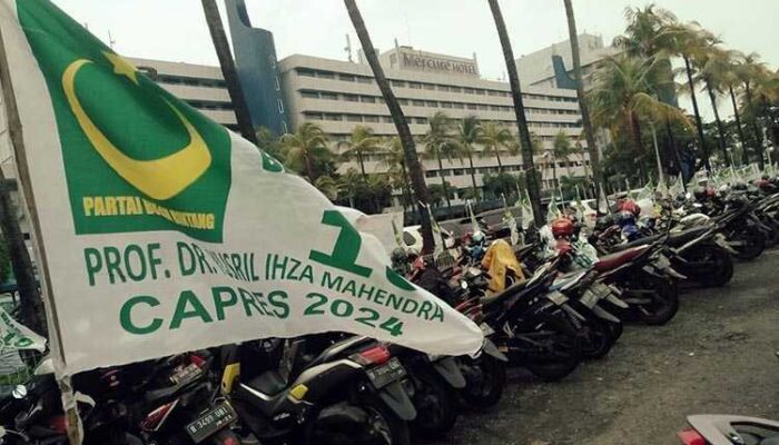 Ribuan Bendera Yusril For Presiden 2024 Berkibar di Rakornas