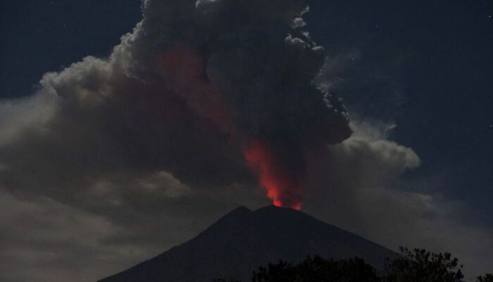 Gunung Agung Kembali Erupsi, Masyarakat Sekitar Diimbau untuk Tidak Beraktivitas di Sekitar Gunung