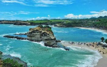 Ayo Berwisata ke Pantai Klayar