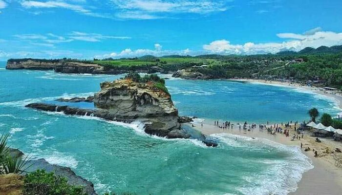 Ayo Berwisata ke Pantai Klayar