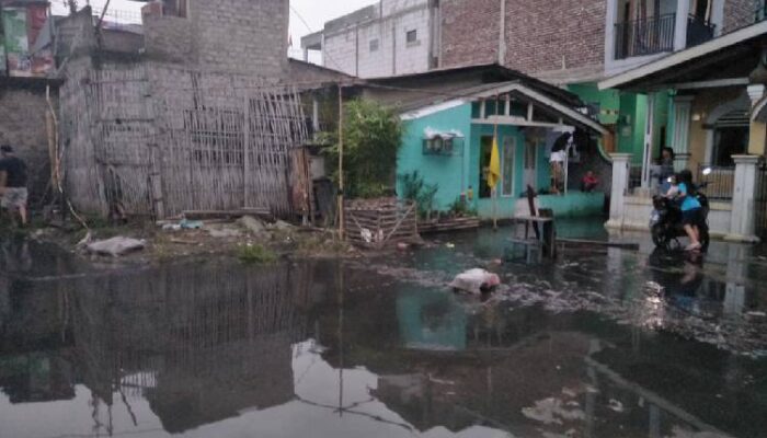 Dua Rumah dan Satu Masjid di Cimahi Nyaris Ambruk