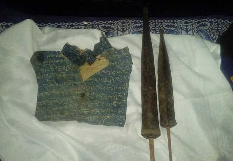 Rompi dan dua tombak Raden tumenggung notopuro