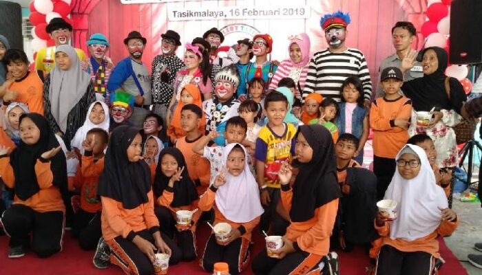 Serunya Komunitas Badut Tasik Menghibur Anak Berkebutuhan Khusus