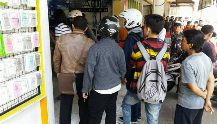 Waspada! Ini Modus Penipu Saat Membeli HP di Konter